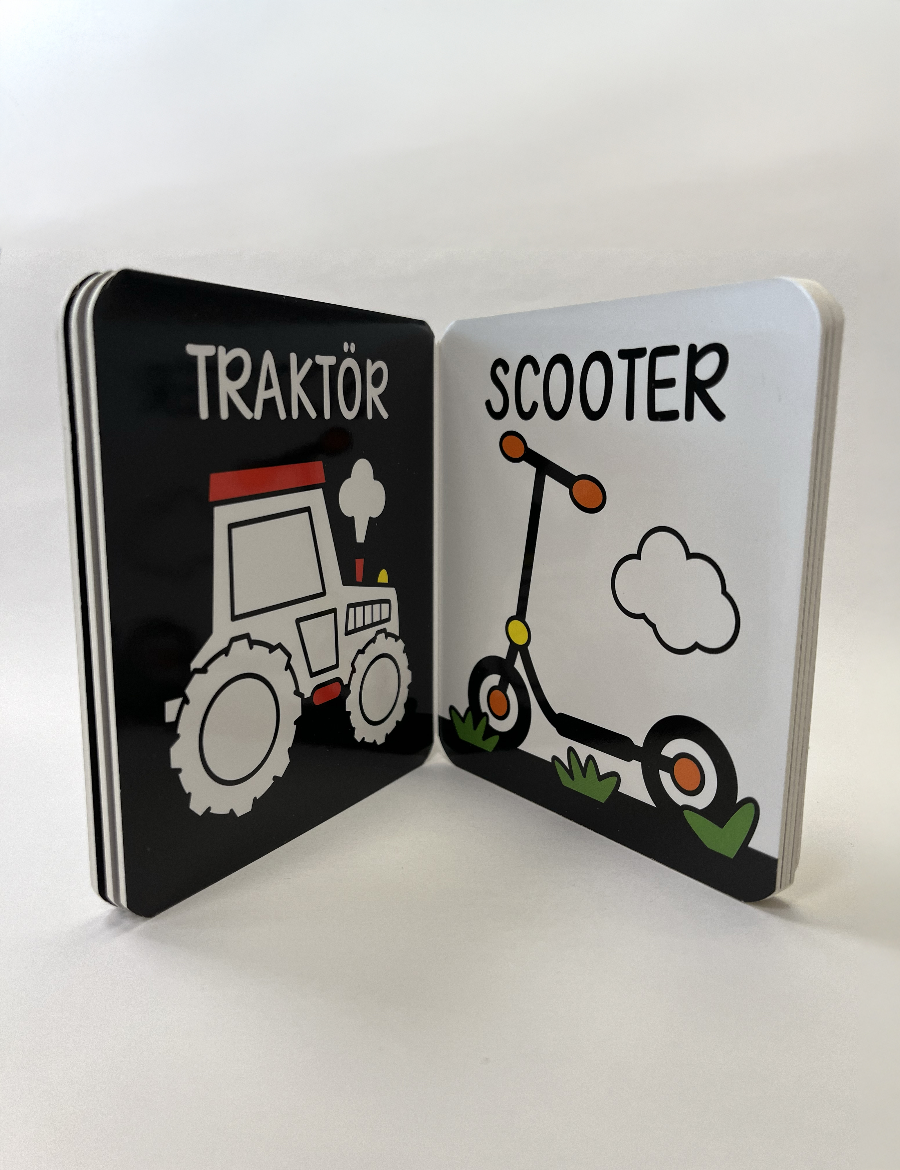 Siyah Beyaz Çıngıraklı Kitaplar Taşıtlar